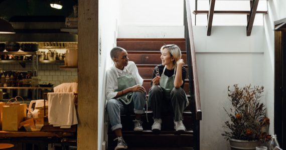 How many SMEs find it difficult to repay business loans?